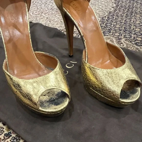Gucci Gold Lamé platform sandals - Picture 4 of 8